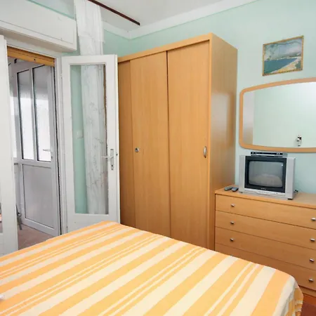 Appartement By The Sea Barbat, Rab - 4993